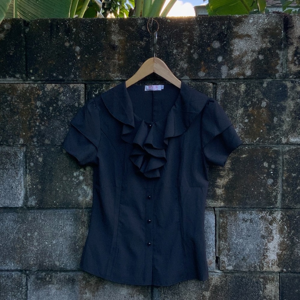 Qi Li Ya - Frilled Collar Blouse